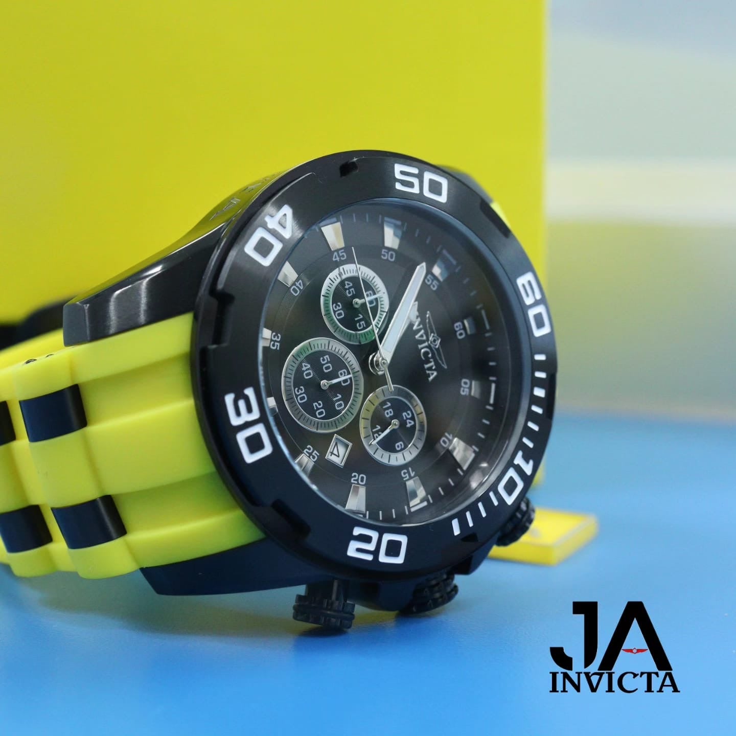 Invicta Pro Diver SCUBA Men's Watch - 50mm. Yellow. Black
