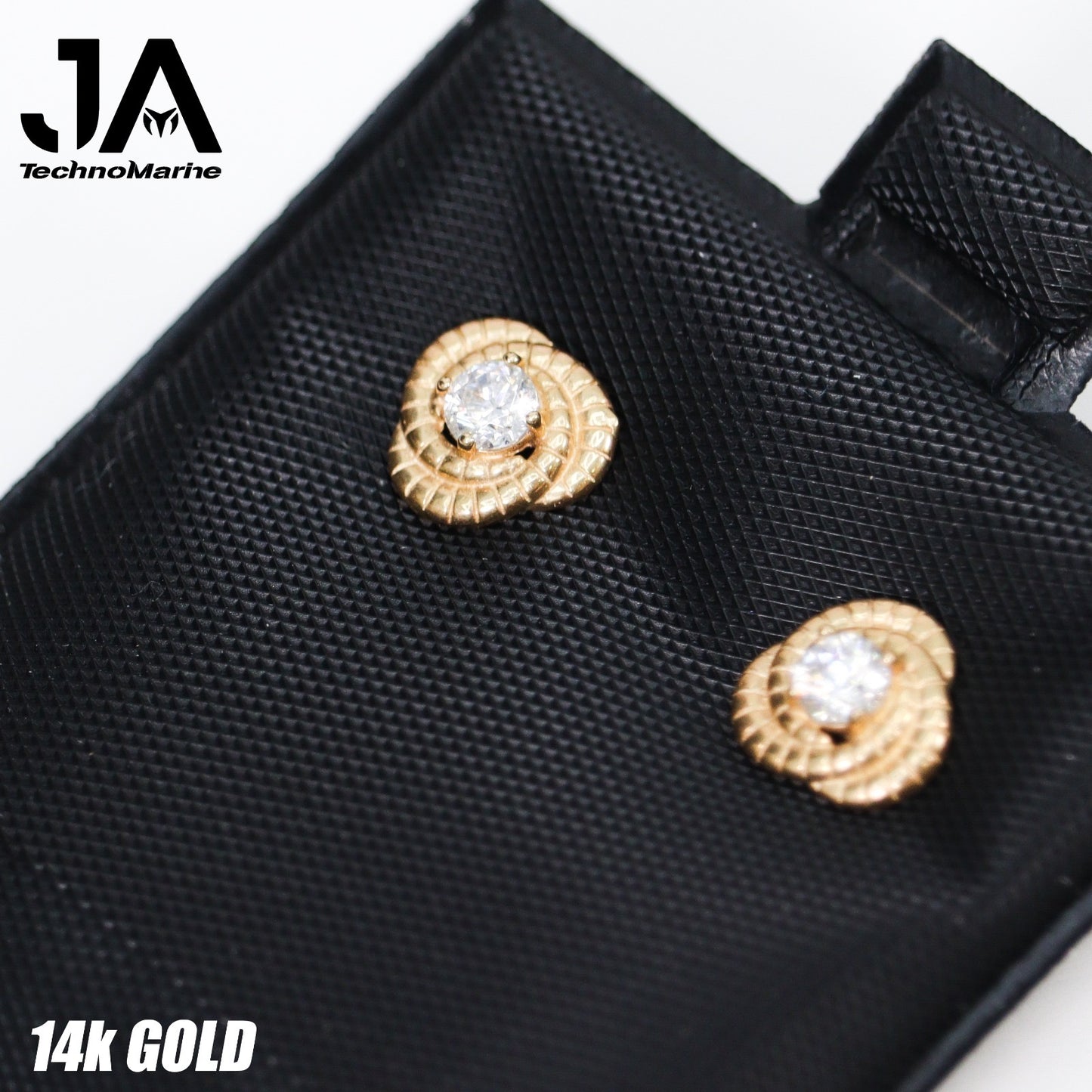 Square zirconias in 6mm 14 carats