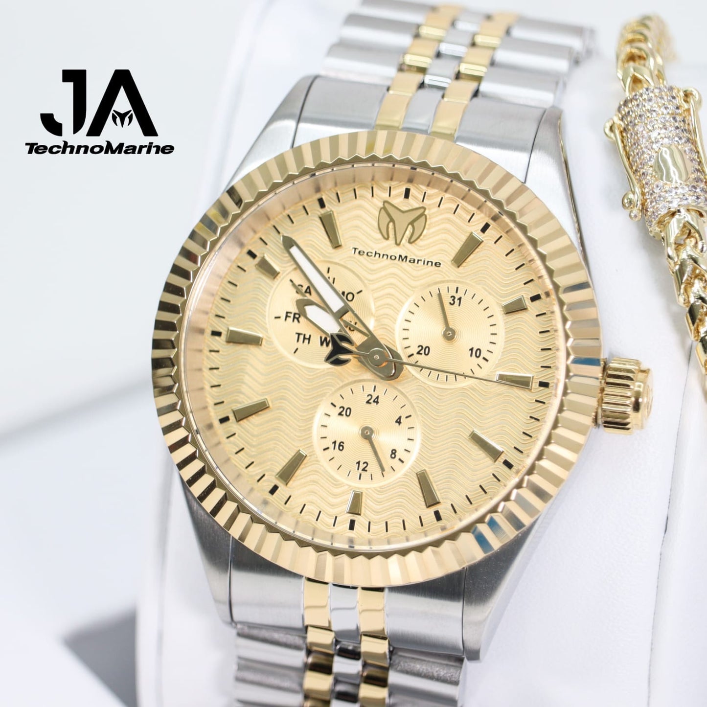 TECHNOMARINE Sea Dream Quartz Dial Watch 42 mm Dos Tonos Fondo Oro CON Una Pulsera