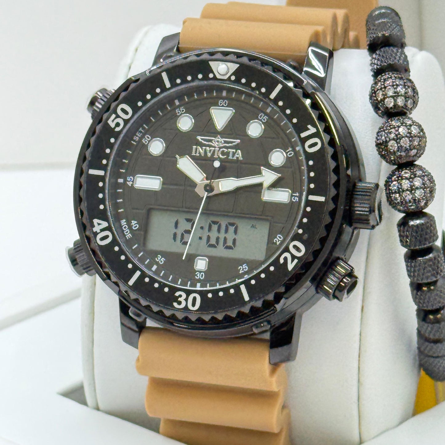 Invicta Pro Diver DigiQuartz Men's Watch - 46.5mm, Tan Una Pulsera Gratis