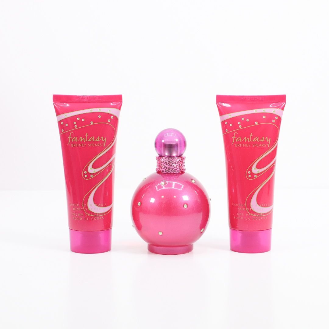 ESTUCHE FANTASY 
INCLUYE *(PERFUME, SHOWER GEL & CREMA)* 
$39.50