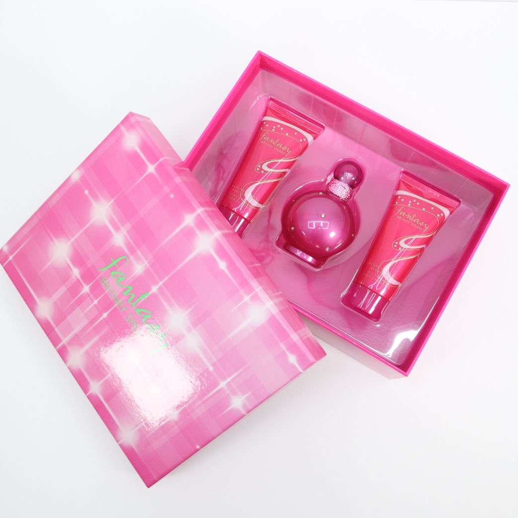 ESTUCHE FANTASY 
INCLUYE *(PERFUME, SHOWER GEL & CREMA)* 
$39.50