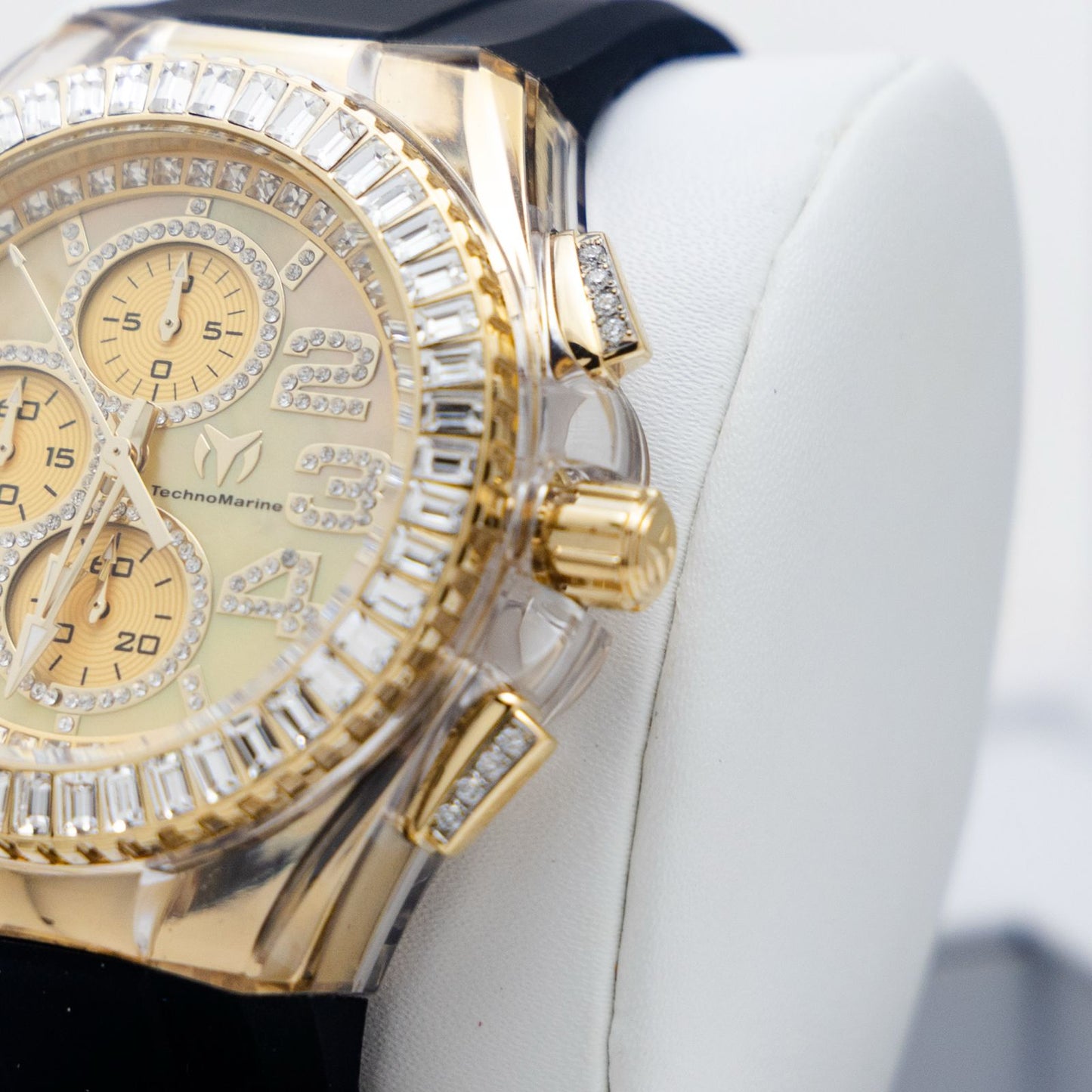 Technomarine Custom Botones y Hebilla VVS 1 Moissanite Cruise Glitz 45mm Gold w Stones Arrival