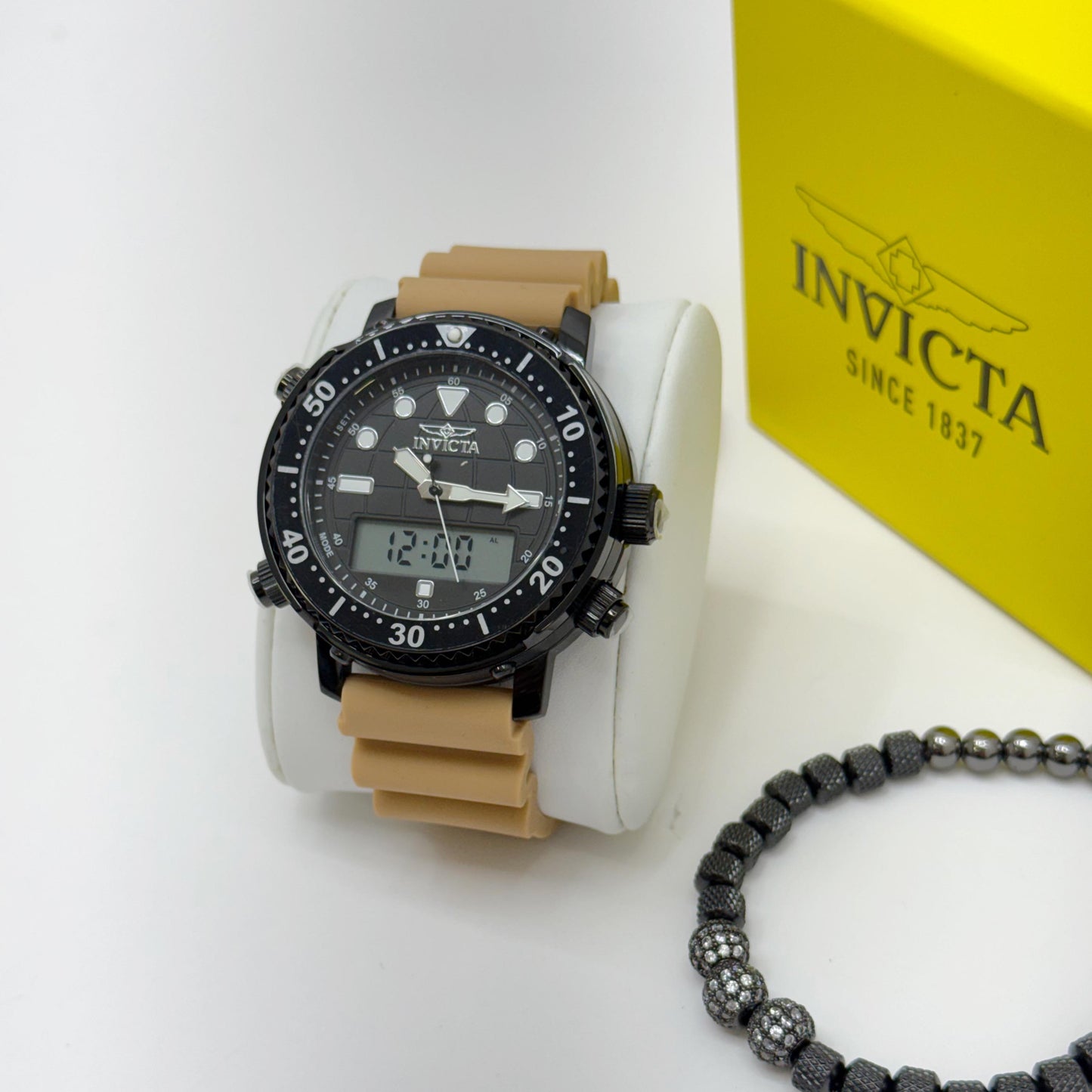 Invicta Pro Diver DigiQuartz Men's Watch - 46.5mm, Tan Una Pulsera Gratis