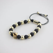 Cargar imagen en el visor de la galería, Pulsera Para Hombre Negra y Oro Con Corona
