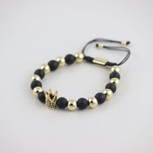 Cargar imagen en el visor de la galería, Pulsera Para Hombre Negra y Oro Con Corona
