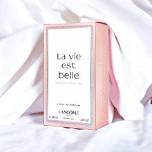 Cargar imagen en el visor de la galería, La Vie Est Belle Eau de Parfum Perfume Spray for WOMENS 3.4 OZ 100ml
